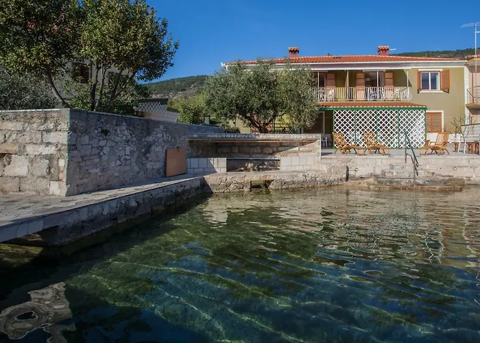 Solis 2 Apartment Cres